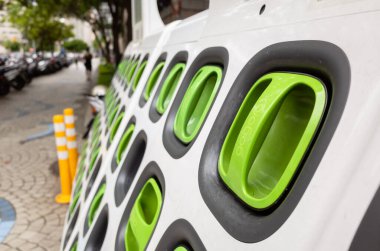 Gogoro pil paketleri için şarj istasyonu