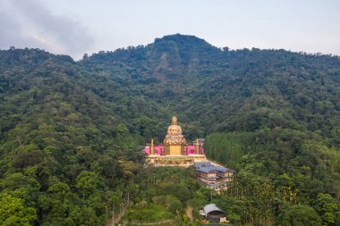 Büyük altın Budist heykeli Puli Chengte Foshan
