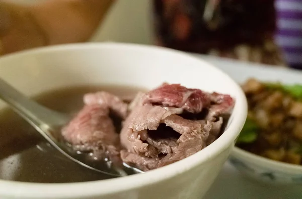 Ακατέργαστη σούπα βοδινού κρέατος — Φωτογραφία Αρχείου