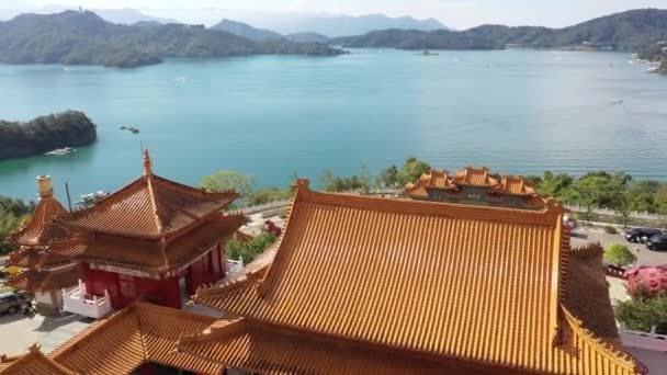 Wenwu templom a Sun Moon tónál — Stock videók