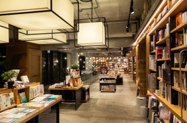 Ünlü Tsutaya Kitapevi 'nin içi
