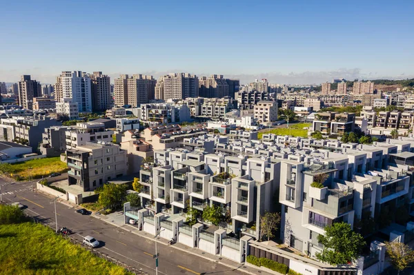 Stadsgezicht van Taichung stad met wolkenkrabbers en gebouwen — Stockfoto