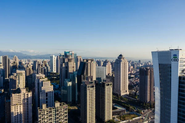 Stadtbild der Stadt Taichung mit Wolkenkratzern und Gebäuden — Stockfoto