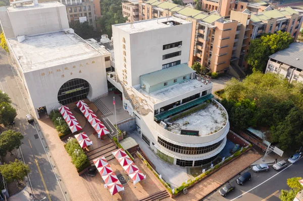 Vanuit de lucht uitzicht op het gebouw van het cultureel centrum — Stockfoto