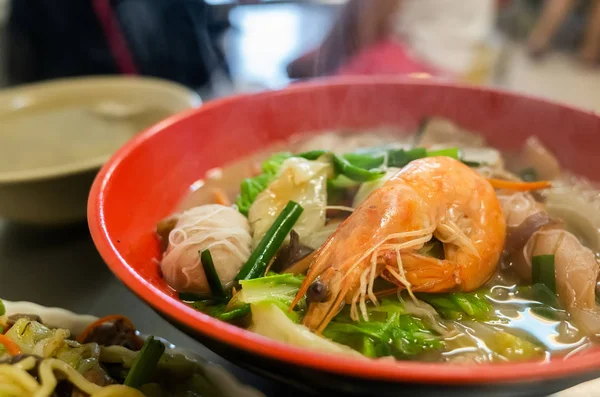 seafood noodles with shrimp