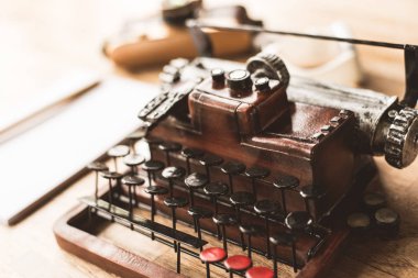 daktilo ile not defteri