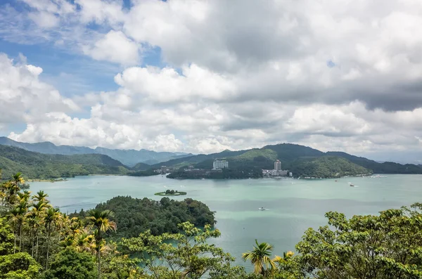 Sun Moon Lake with boats — Stock Photo, Image