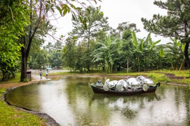 Yağmur gününde Taoyuan Kara Sanat Festivali