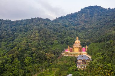 Büyük altın Budist heykeli Puli Chengte Foshan