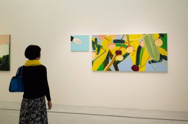 Taipei Güzel Sanatlar Müzesi 'ndeki insanlar