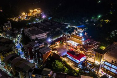Gökdelenli gece manzarası