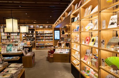 Ünlü Tsutaya Kitapevi 'nin içi