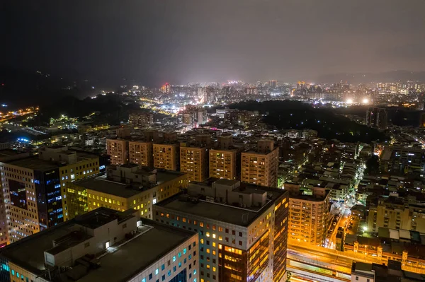 Night scene with skyscrapers and buildings — Stock Photo, Image