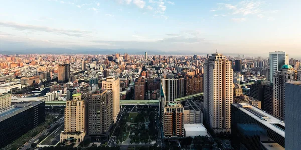 Paisaje urbano panorámico de la ciudad de Taichung — Foto de Stock