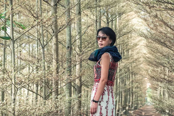 Retrato de mujer madura asiática moderna —  Fotos de Stock