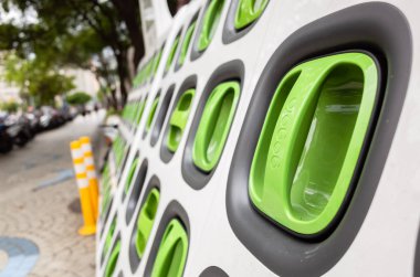 Gogoro pil paketleri için şarj istasyonu