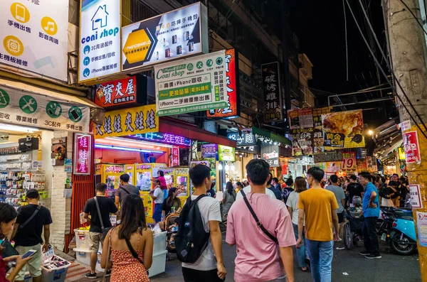 风天夜市深受游客和当地人的欢迎 — 图库照片