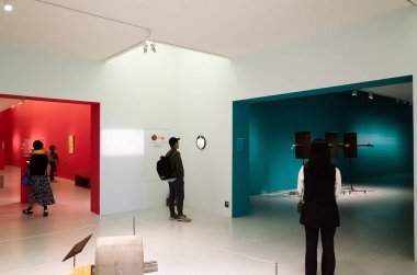 Taipei Güzel Sanatlar Müzesi 'ndeki insanlar