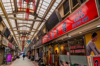 Huaxi Street Night Market at Taipei