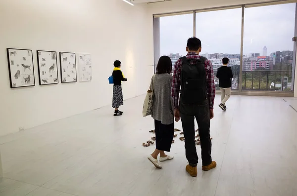 Άνθρωποι στο Taipei Fine Art Museum — Φωτογραφία Αρχείου