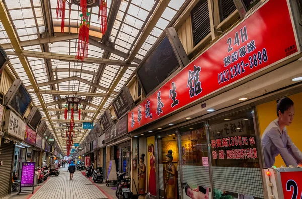 Mercado nocturno de Huaxi Street en Taipei — Foto de Stock