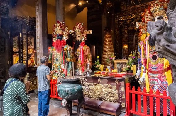 Известная достопримечательность храма Циншань в Тайбэе — стоковое фото
