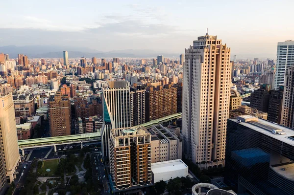 Sunset cityscape of Taichung city with skyscrapers — Stockfoto