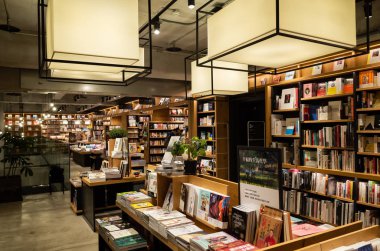 Ünlü Tsutaya Kitapevi 'nin içi