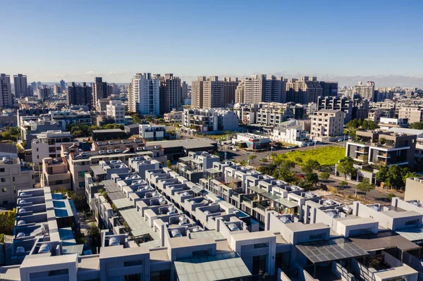 Paisaje urbano de Taichung ciudad con rascacielos y edificios —  Fotos de Stock