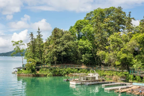 Sun moon lake med båtar — Stockfoto