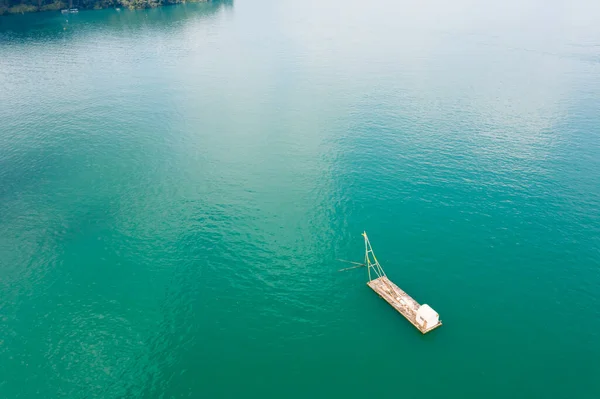 サンムーン湖の水上の漁船 — ストック写真
