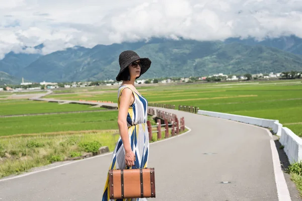 アジアの女性の旅行 — ストック写真