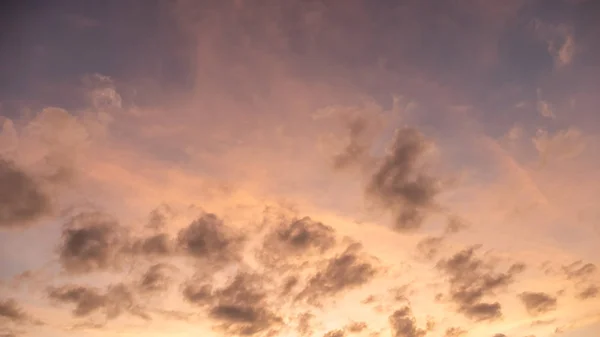 Sonnenuntergang Bewölkt Hintergrund Mit Fantasiefarbe Himmel — Stockfoto