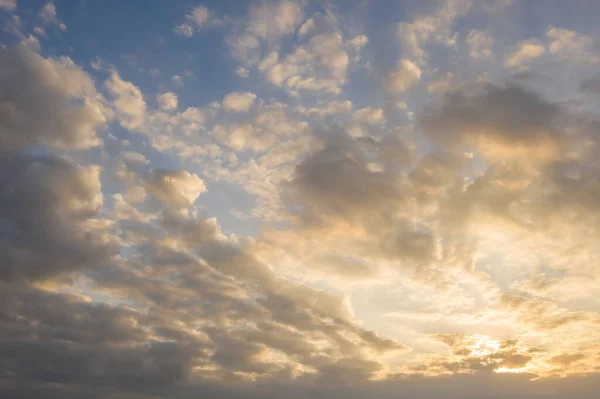 Západ Slunce Oblačná Obloha Dramatickou Barvou Nebi — Stock fotografie