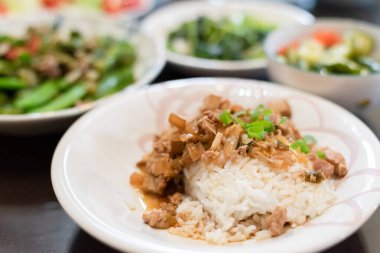 Tayvan usulü abur cubur Çin usulü pilav ve pilav.