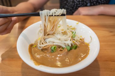 Masada Tayvan usulü ünlü susamlı şehriye aperatifleri.