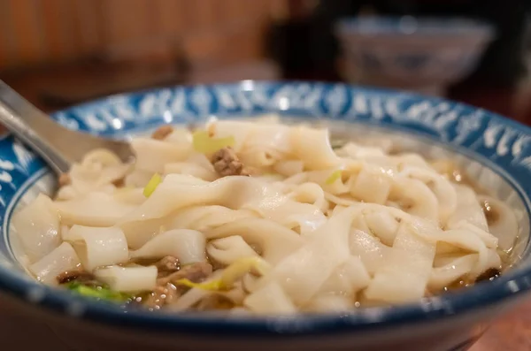 Traditionele Gerechten Van Taiwanese Hakka Platte Noedels Een Strik — Stockfoto