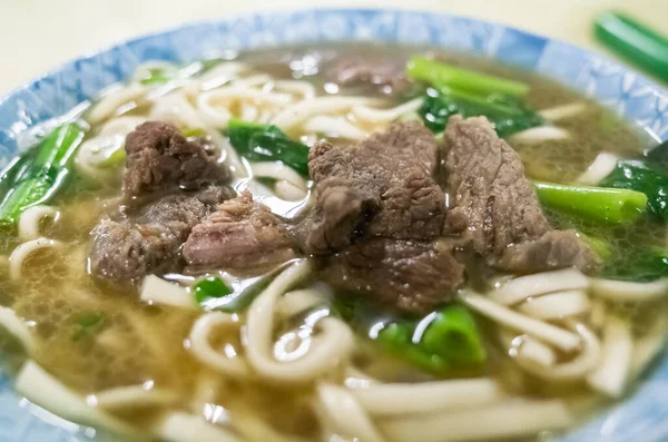 Het Eten Van Duidelijke Gestoofde Rundvlees Noodle Soep Taiwan — Stockfoto