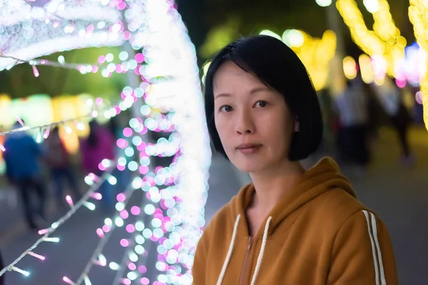 Portret Van Aziatische Vrouw Gezicht Nachts — Stockfoto