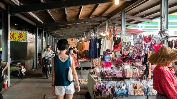 台湾普利 2019年10月11日 台湾南头县普利镇 人们在传统市场上散步购物 — 图库照片