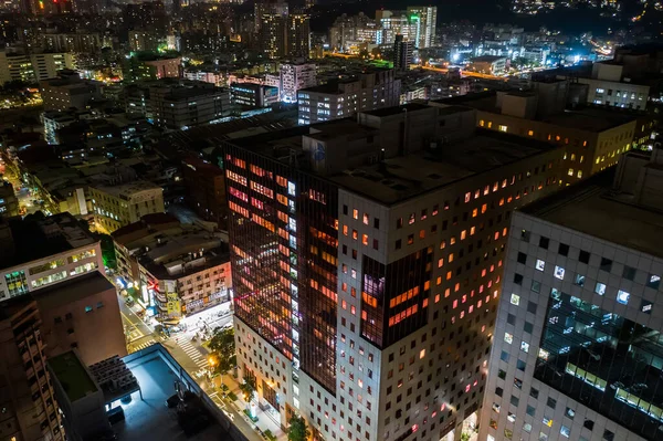 台湾新台北 2019年11月14日 台湾新台北市中和市有摩天大楼和建筑物的夜景 — 图库照片