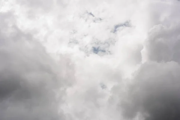 悪天候で雲が多い曇天 — ストック写真