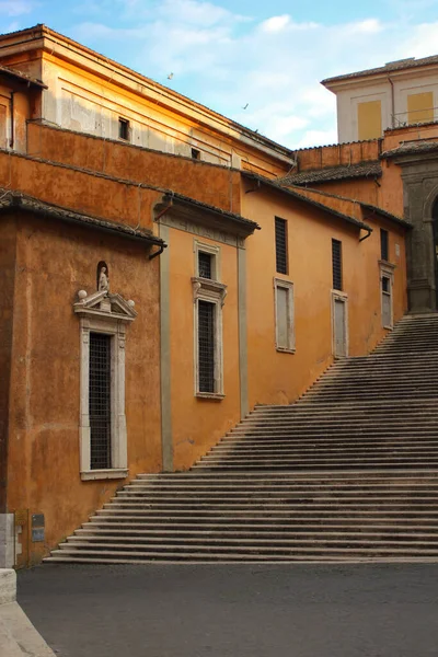 Rome. Stairs and terracota walls — Stock Photo, Image