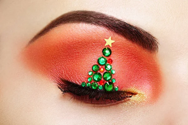 Eye girl relooking arbre de Noël — Photo