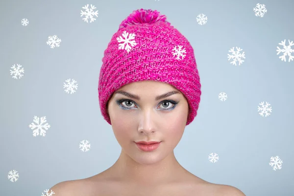 Woman in winter hat — Stock Photo, Image