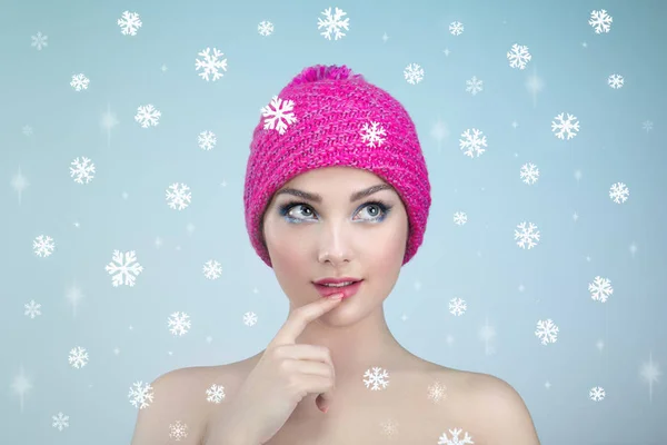 Woman in winter hat — Stock Photo, Image