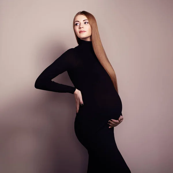 Retrato de la joven embarazada — Foto de Stock