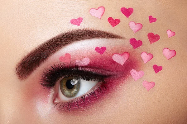 Augen Make-up Mädchen mit Herz — Stockfoto