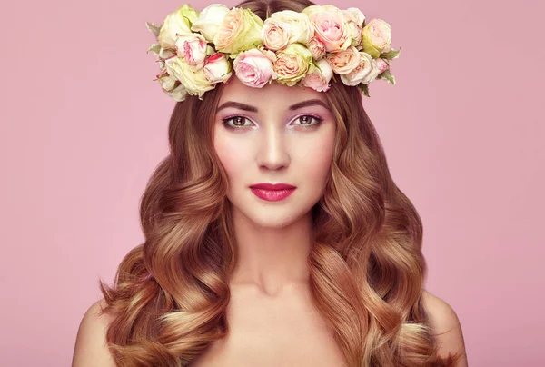 Beautiful blonde woman with flower wreath on her head — Stock Photo, Image