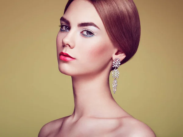 Fashion portrait of young beautiful woman with jewelry — Stock Photo, Image